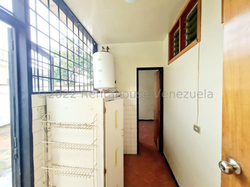 Imagen 10 de 28 de Casa Para Remodelar En Los Palos Grandes