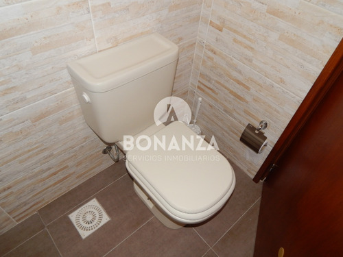 Casa En Alquiler, Piriápolis. 4 Cuadras De La Playa Y Rambla. 2 Dormitorios 2 Baños. Gran Parrillero Techado. Wifi, Aire Acondicionado, Alarma Tv Cable