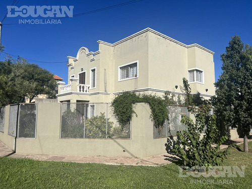 Casa En Venta Amplio Parque Y Pileta