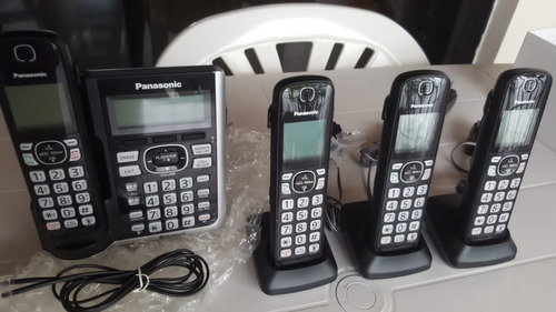 Teléfono Panasonic Con Tres Auxiliares Inalámbricos.