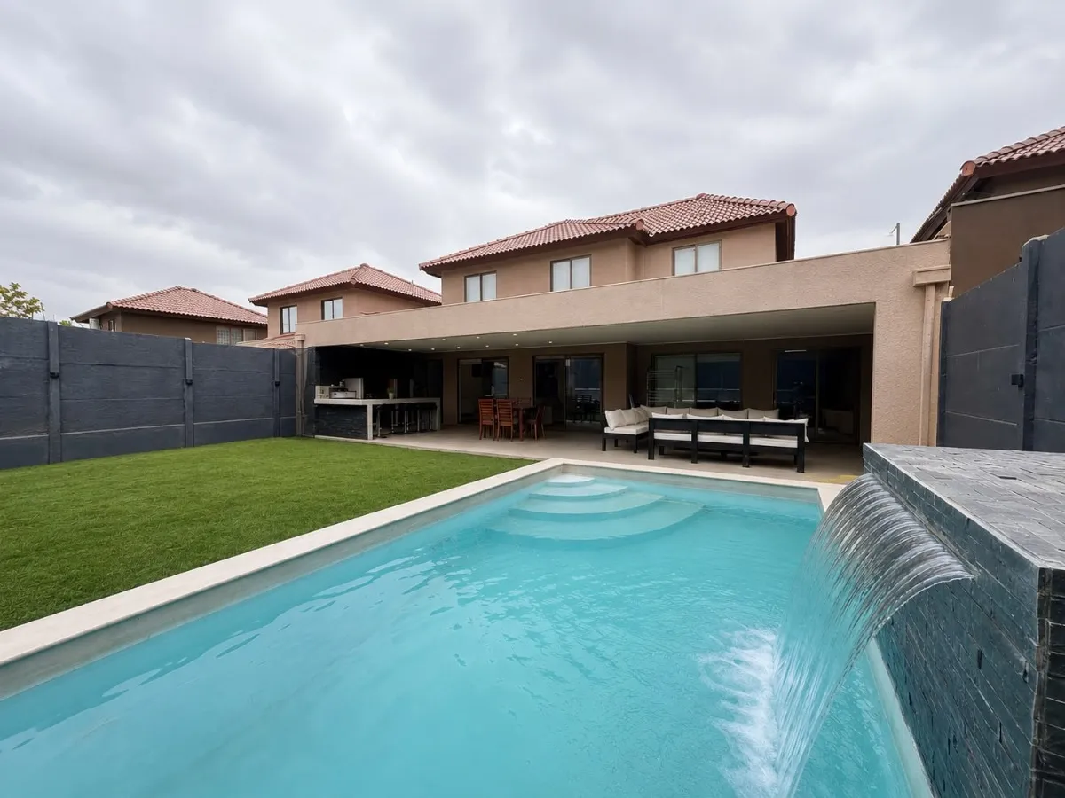 Imagen 1 de 30 de Amplia Casa 4d + Oficina | Piscina, Quincho Y Terraza