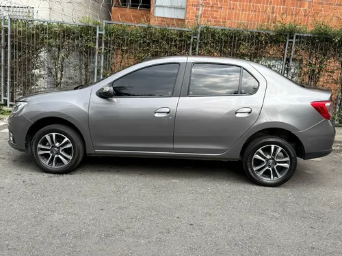 Renault Logan 1.6 Privilege / Intens
