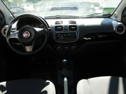 Imagem 8 de 10 de Fiat Grand Siena