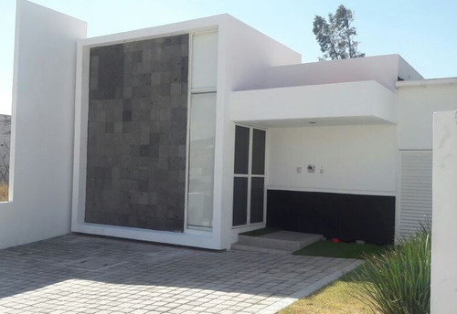Preciosa Residencia De Una Planta En Real De Juriquilla, T.300 M2 - Premium!