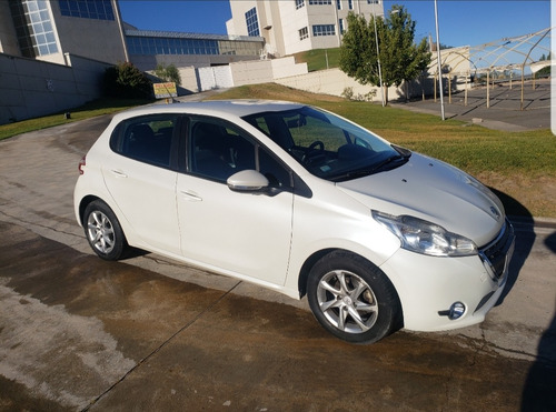Peugeot 208 1.5 Allure Touchscreen 2016