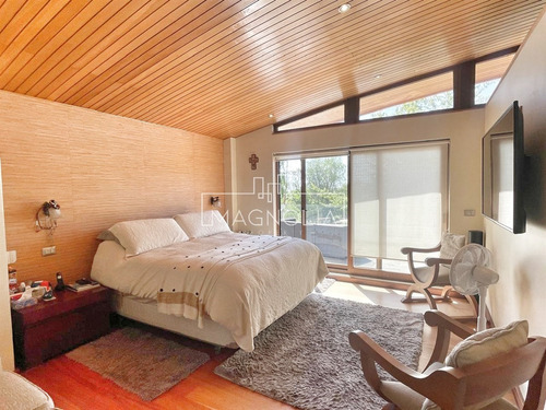 Casa En Venta De 5 Dorm. 4 Baños Mas Serv. En Piedra Roja