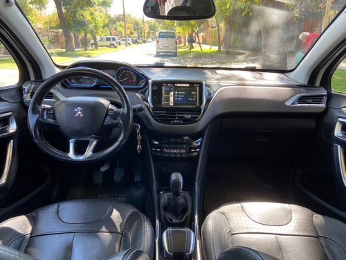 Imagen 15 de 15 de Peugeot 2008 Premier 1