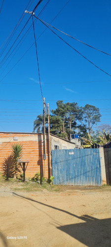 Casa Com 3 Quartos , Sala , Cozinha E Estrutura.