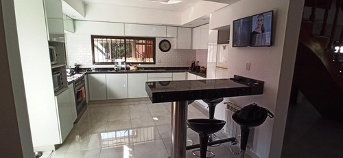 Excelente Chalet De 4 Ambientes Sobre Lote De 500m2