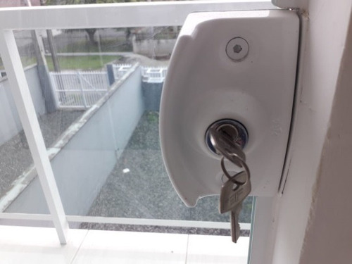 Imagem 7 de 15 de Casa - Padrão, Para Venda Em Joinville/sc - V531