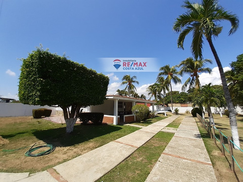 En Venta Amplia Y Acogedora Casa Tipo Campestre Con Piscina Y Areas Verdes, El Tuque.