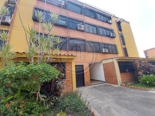 Apartamento En Los Chaguaramos, Avenida Fuerzas Aéreas, Maracay 012jsc