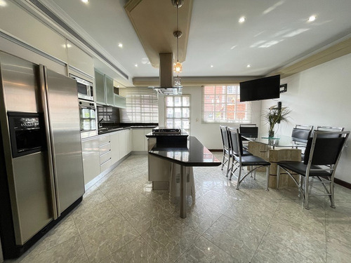 Imagen 2 de 18 de Townhouse En Alquiler En Lecheria C.r Villas Martinique