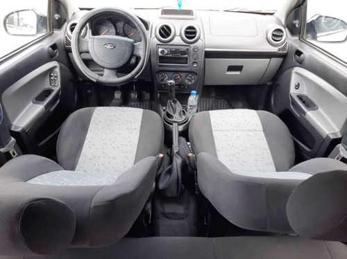 Imagen 9 de 10 de Ford Fiesta Max 2010 4x2 Sincrónico