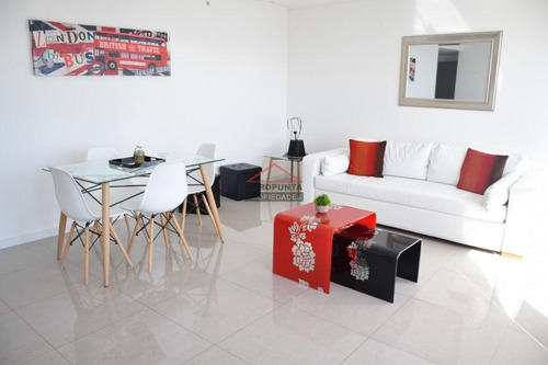 Pent House 1 Dormitorio, Parrillero En Torre Con Servicios- Ref: 5391