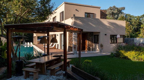 Importante Casa En Venta Las Lomas-santa Rita! Moderna E Impecable!