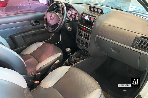 Fiat Strada 1.8 MPI ADVENTURE CE 16V FLEX 2P MANUAL