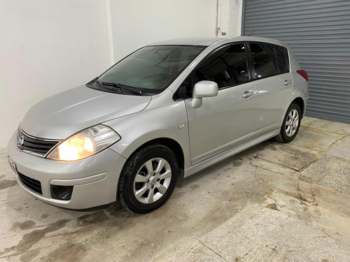 Nissan Tiida 1.8 Visia