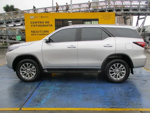 Toyota Fortuner Srv 4x2 2400cc At Aa