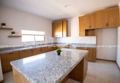 Casa En Venta En Residencial Valdivia Chihuahua Chih.