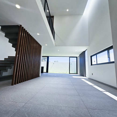 Amplia Casa De Lujo En Venta En Residencial Bajío Hábitat