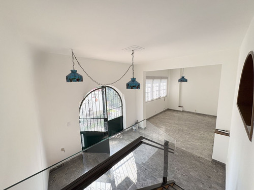 Linda Casa Muy Iluminada En Lomas, Ideal Para Trabajar Desde Casa