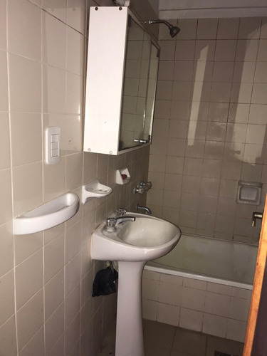 Imagen 8 de 12 de Vendemos Dpto 2 Dorm Con Muebles Calle 6 E 63 Y 64