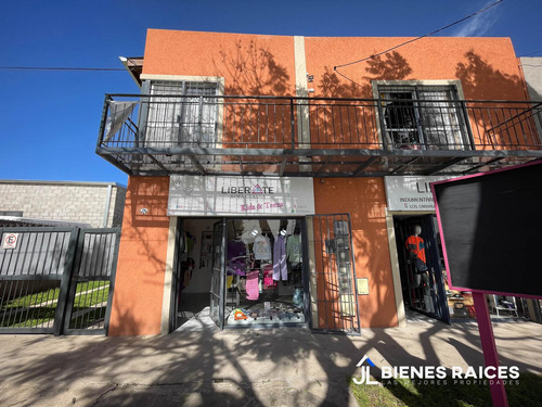 Local Comercial A La Venta Frente A La Plaza En Los Cardales