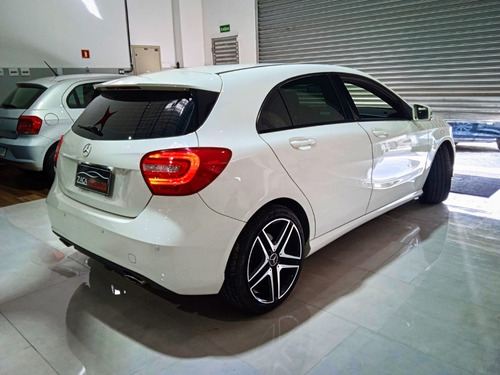 Imagem 4 de 10 de Mercedes Benz Classe A 200 Urban 1.6 Turbo 2014