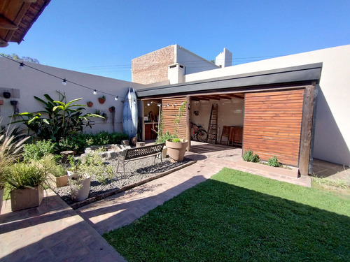 Areco - Casa Estilo Colonial - 3 Dorm - 2 Baños