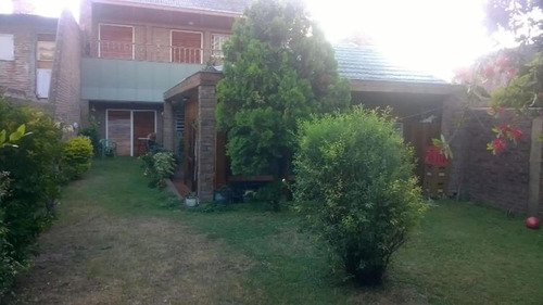 Casa En Venta - 4 Dormitorios 4 Baños - Cocheras - 303mts2 - Lanús