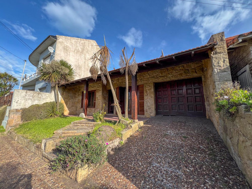 Casa En Punta Mogotes 3 Dormitorios Sobre Lote Propio