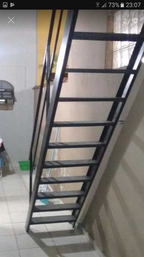 Imagem 4 de 10 de Escada De Ferro Reta 4.00x50 Chapa Frisada
