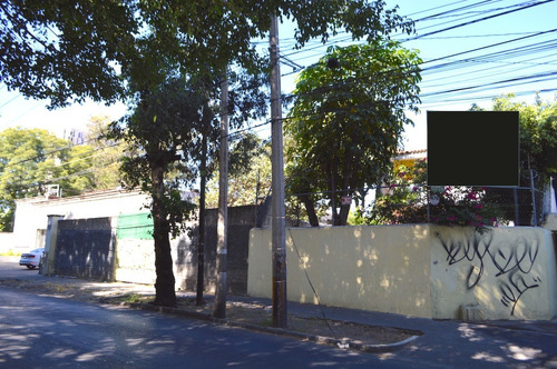Ubicadísima Propiedad En Venta Como Terreno !