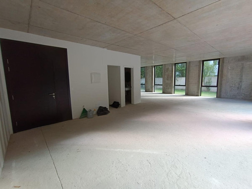 Imagen 11 de 30 de Rivera Próximo Arocena, Estrena, Oficina De 126 M2 + Gran Patio De 60 M2 !!
