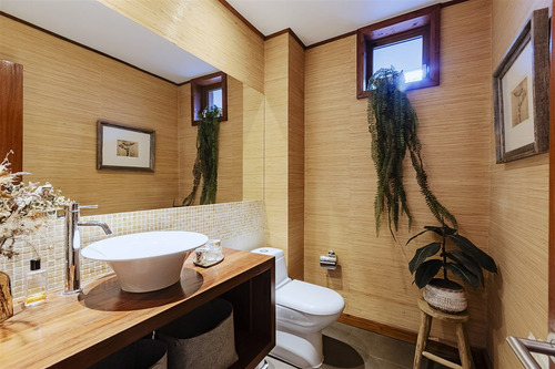 Estupenda Casa Remodelada En Vitacura, Excelente Ubicación.
