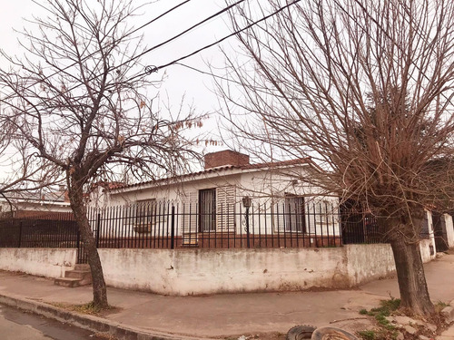 Venta De Casa + Departamento C/ Cochera En Villa Carlos Paz