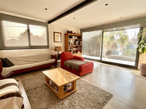 Casa En Venta De 4 Dorm. En Las Condes