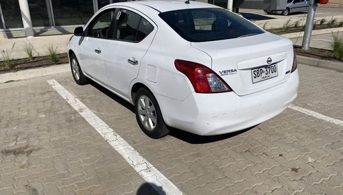 Nissan Versa Advance At 1.6 2012