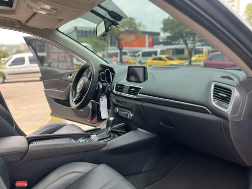 Mazda 3 GRAND TOURING 2.0 MT