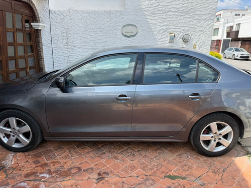 Volkswagen Jetta 2.0 L4 Mt