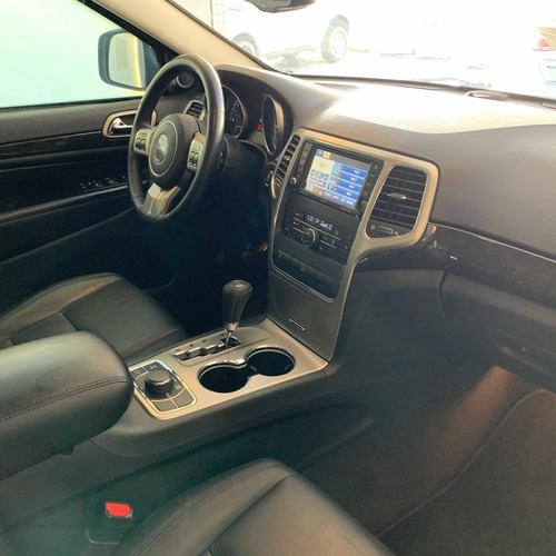 Jeep Grand Cherokee 3.6 Laredo 4x4 V6 24v Gasolina 4p
