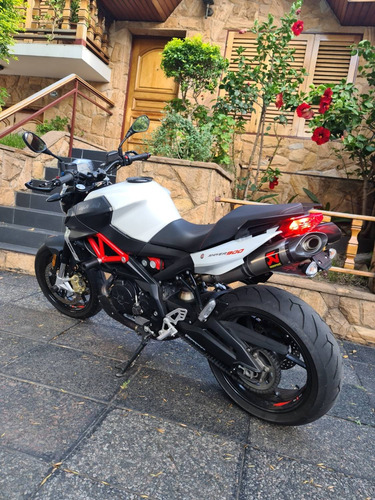 Imagen 13 de 16 de Aprilia Shiver 900 + Akrapovic
