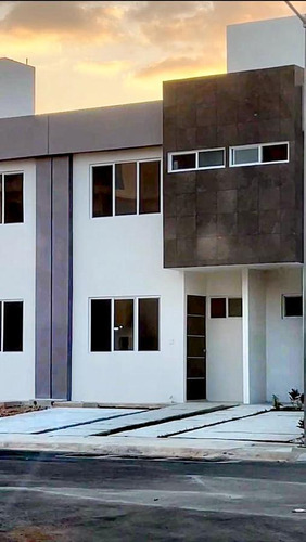 Casa En  Renta, 3 Recámaras, Semieamueblada, Jardines Sur 6, Polígono Sur, Cancún.