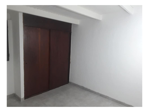 Imagen 4 de 7 de Ph En Venta - 1 Dormitorio 1 Baño - 37mts2 - Berisso