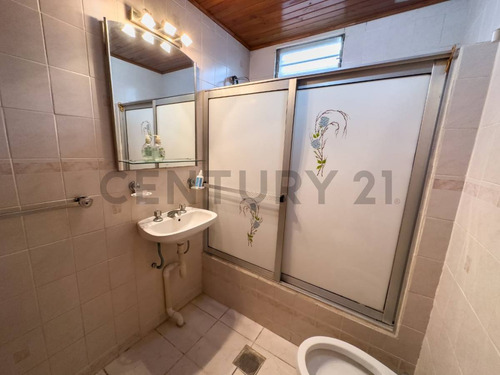 Casa En Venta De 3 Dormitorios Y Cochera. Calle 39 E/ 132 Y 133 - La Plata Vivienda Ubicada A ...