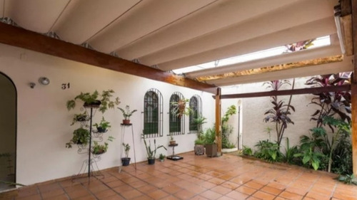 Casa À Venda Na Rua Desembargador Alípio Bastos, Jabaquara, São Paulo - Sp - Liv-8348