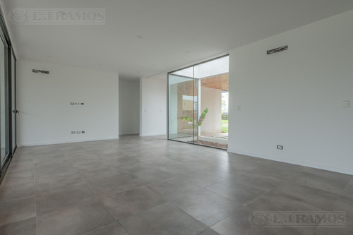 Casa 4 Ambientes En El Canton Golf - Pg