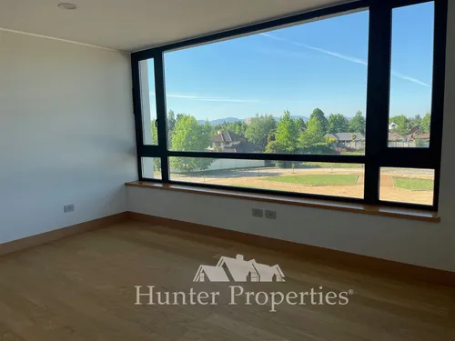 Lujoso Dpto. En Venta De 4d + Sala De Estar En Las Rastr