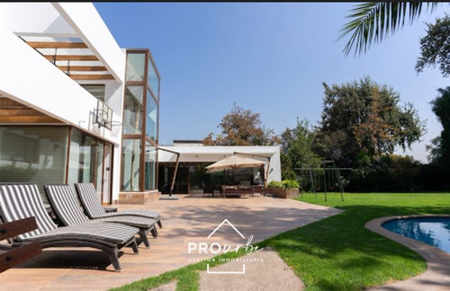 Casa En Venta De 7 Dorm. En La Reina